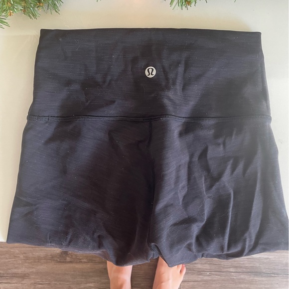 Lululemon WUNDER TRAIN HIGH-RISE SHORT 6" in heathered grey - Picture 3 of 5